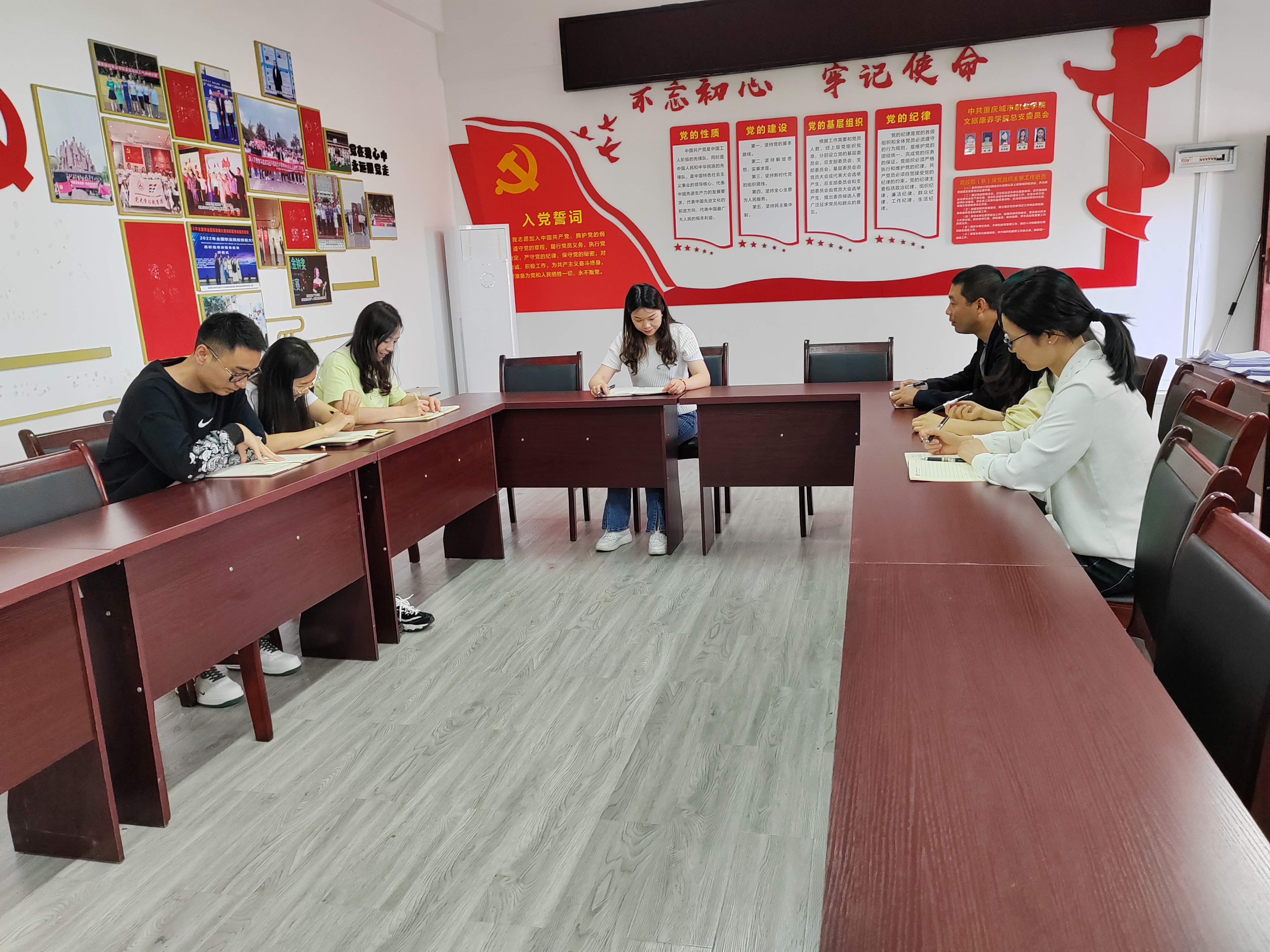 主题教育beat365唯一官方网站学生党支部顺利开展专题学习（二）.jpg